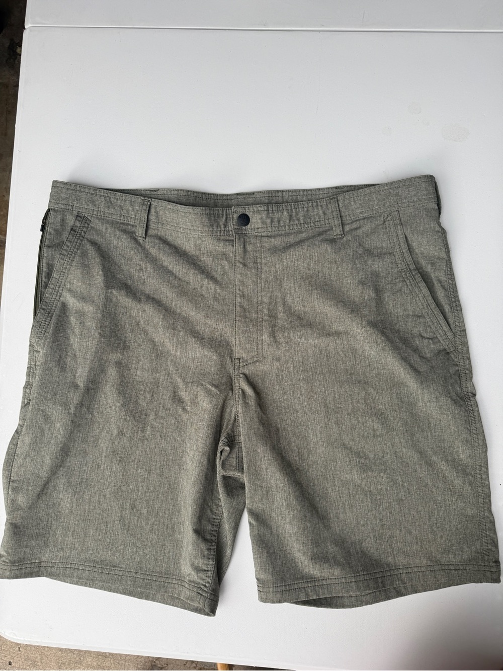 G.H. Bass & Co. Olive Green Flat-Front Men's Shorts, 42W x 10L